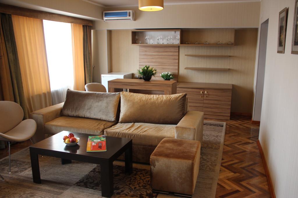 Hotel Dostuk Bishkek Luaran gambar